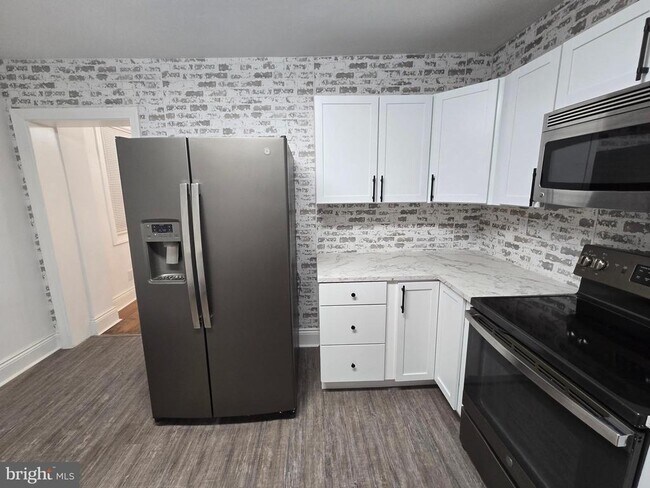 Building Photo - 4444 Fleming St