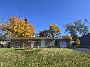 Building Photo - 25151 W Lincoln Dr