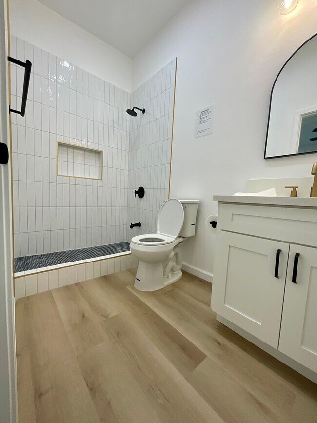 Building Photo - C109