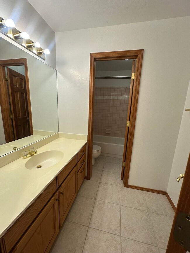 Building Photo - 7640 Lonergan Ct