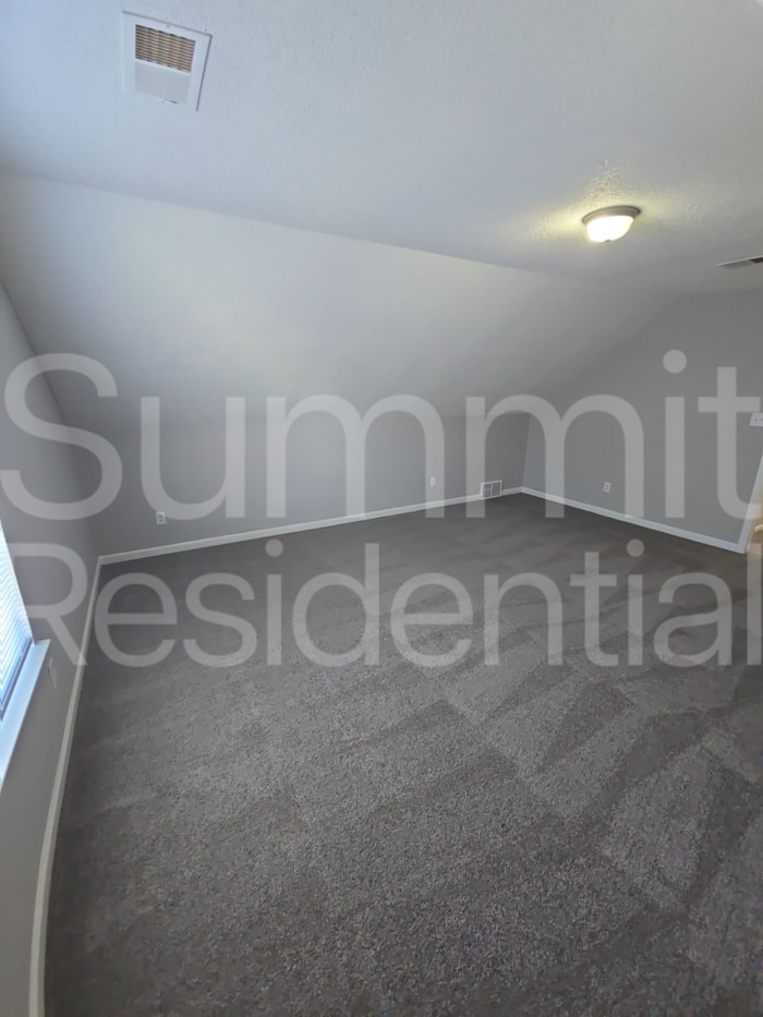 Building Photo - 4560 Longtree Ave