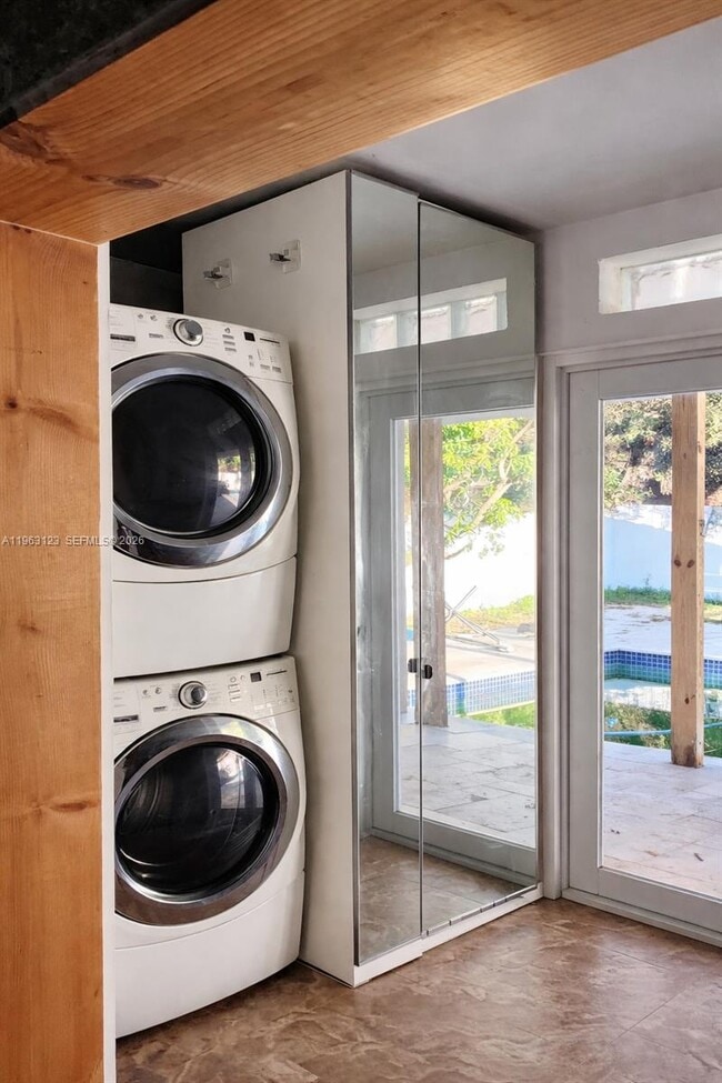 Building Photo - 471 NE 162nd St