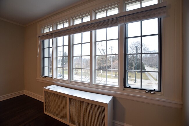 Living Room - 460 Winnetka Ave.