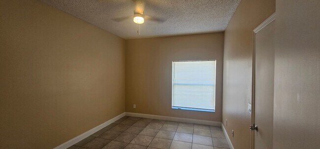 Building Photo - 14560 Laguna Beach Cir