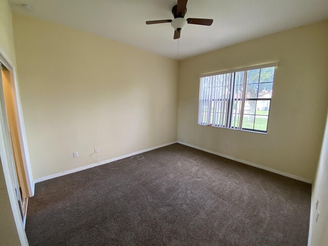 Building Photo - 404 Cinnamon Dr