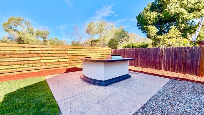 Building Photo - Wonderful Single-Story Home in the Darling Lake Rancho Viejo HOA Community of Fallbrook!