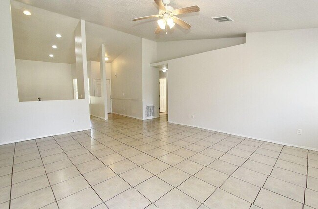 Building Photo - Clean Single-Level Home in Charter Pointe