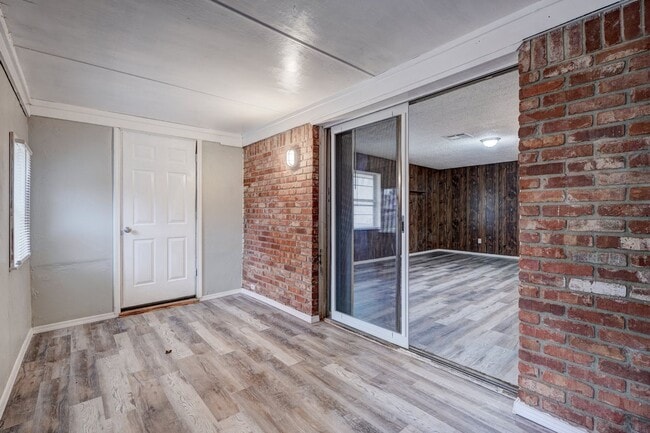 Building Photo - 3 bed 1 bath home in Mustang,OK