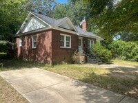 Building Photo - 3 Bedrooms | 2 Bathrooms | Rosewood Area