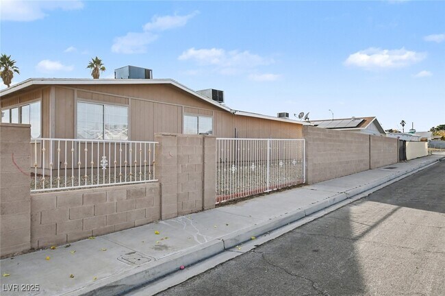 Building Photo - 313 Fox Cir