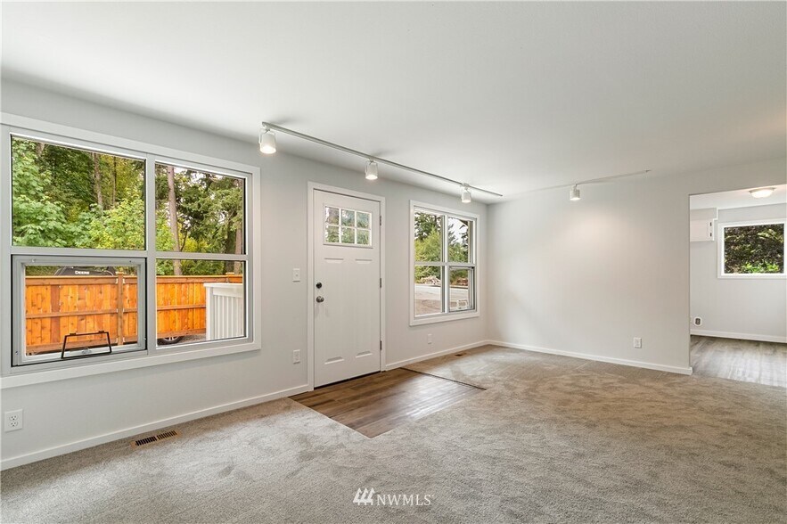 Building Photo - 1102 Yew St