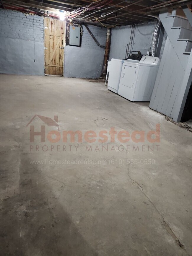 Building Photo - 5 BEDROOM HOME FOR RENT IN COLLINGDALE!