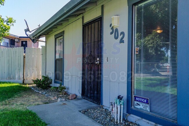 Building Photo - 302 Lovell Way