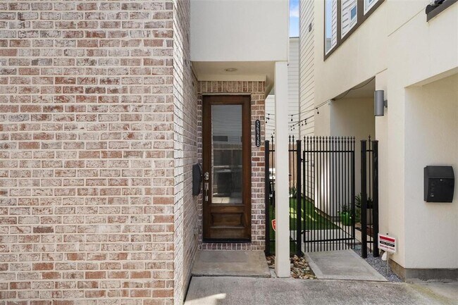 Building Photo - 5623 Kansas St