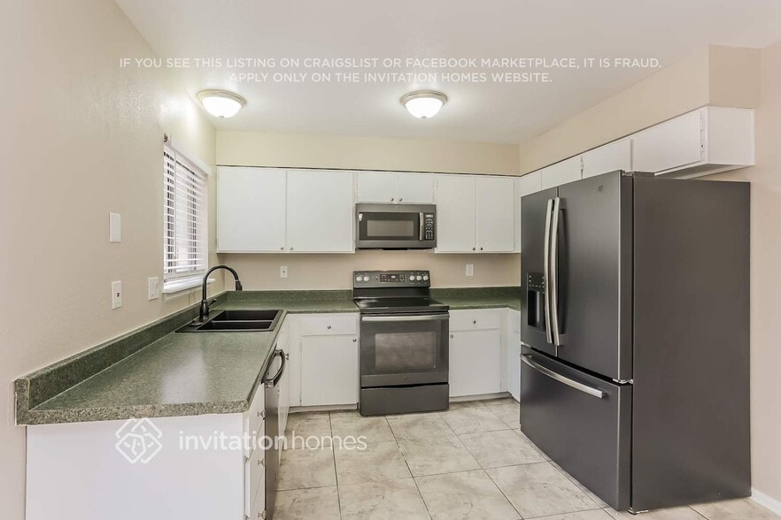 Building Photo - 16766 E Kent Dr