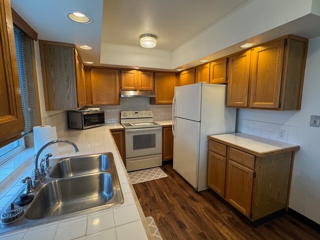 Building Photo - 4924 N Pearl St