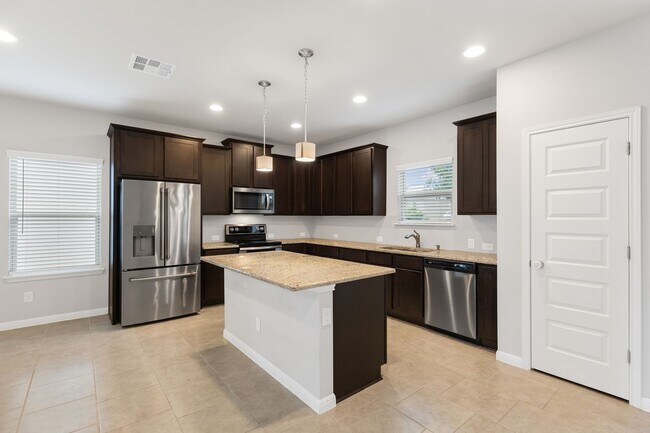 Building Photo - 3 Bedrooms and 2.5 Bathrooms located in Ca...