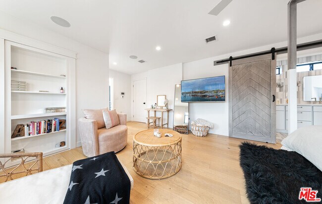 Building Photo - 5317 Pacific Ave