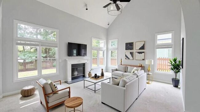 Building Photo - 1496 Brentwood Dr