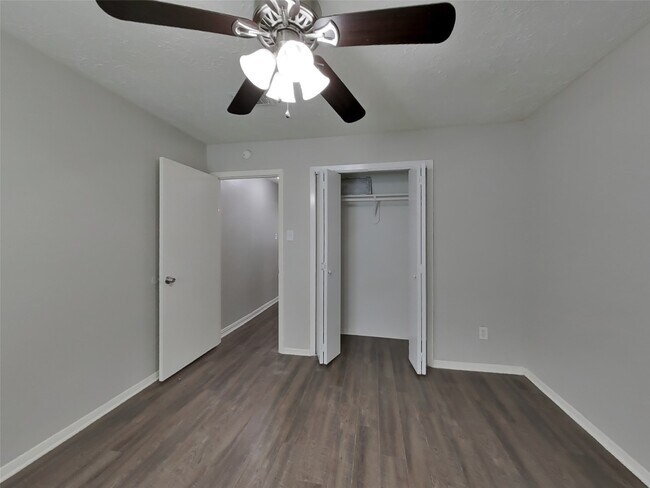 Building Photo - 4227 Burkegate Dr