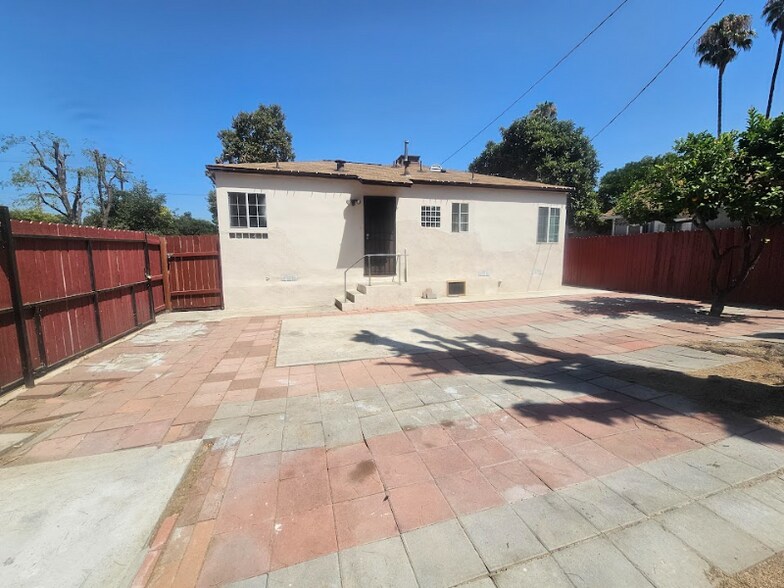 Building Photo - 1250 Yosemite Dr