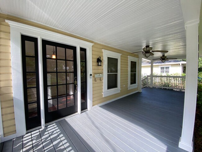Building Photo - Charming 3 Bed, 3 Bath Home in Lake Davis/...