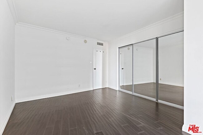 Building Photo - 4316 Marina City Dr