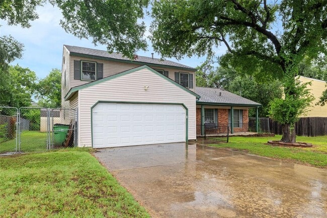 Building Photo - 1702 Oakridge Dr