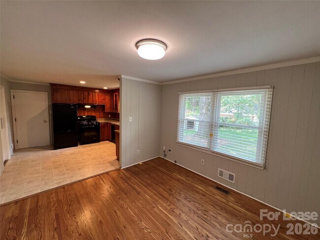 Building Photo - 1116 Bevis Dr