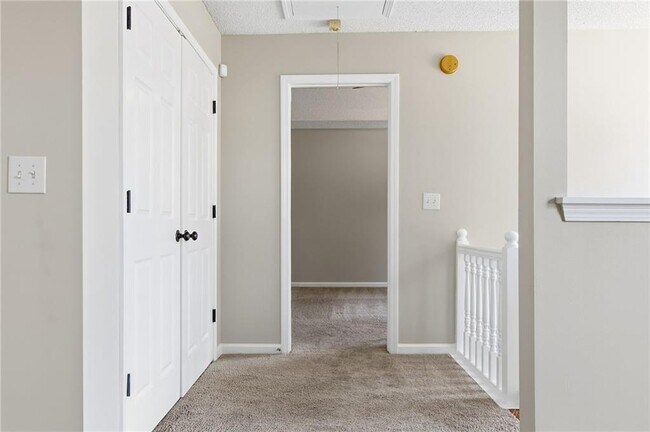Building Photo - 5949 Idlewood Pl