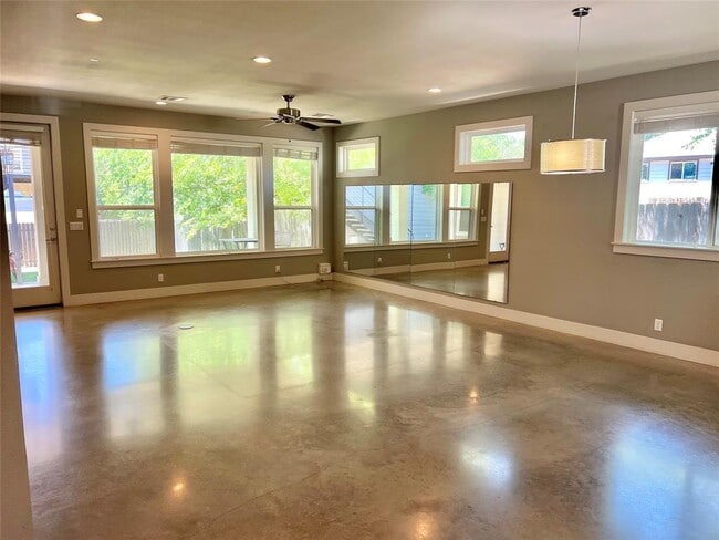 Building Photo - 5402 Avenue F