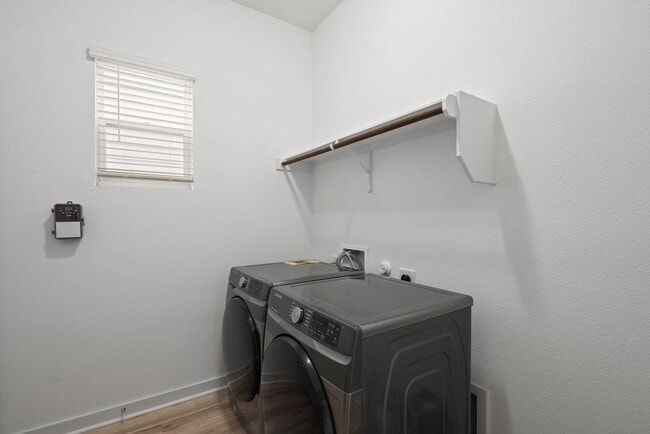 Building Photo - 15100 Forum Ave