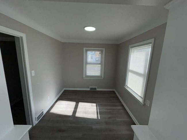 Building Photo - Fully Renovated 3 Bedroom Bungalow