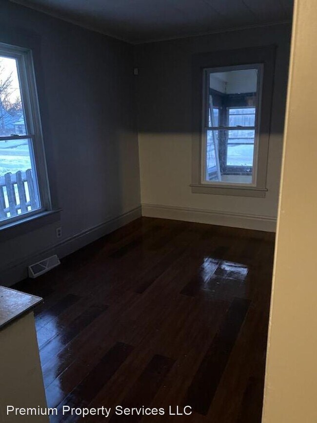 Building Photo - 3 br, 1 bath House - 1121 Oak Street