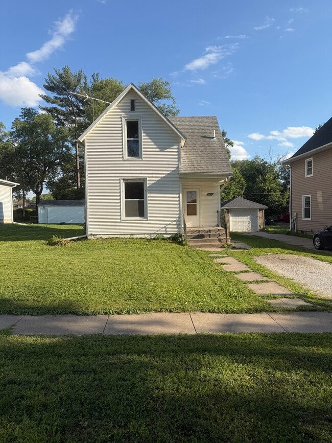 Building Photo - 5235 Walker Ave