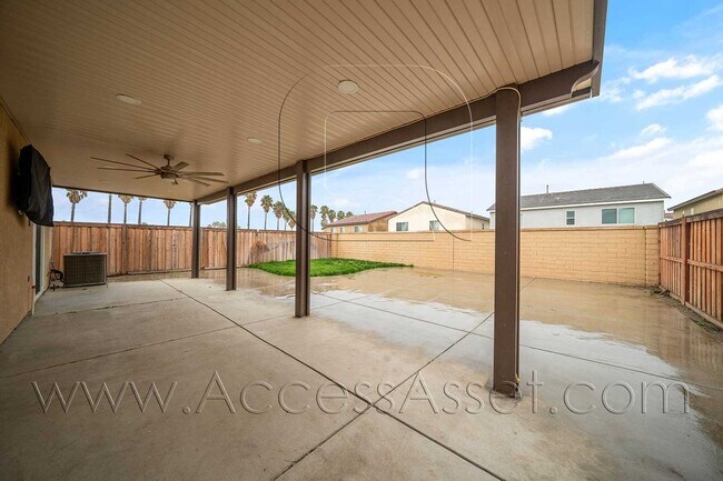 Building Photo - Beautiful Two Story Home 3 bed/2.5 Bath Located In Quiet Cul De Sac In Lake Elsinore!