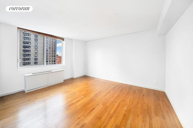 Building Photo - 343 E 74th St