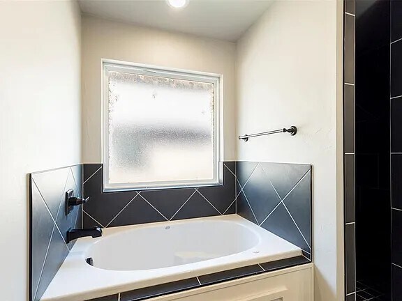 Building Photo - 9101 Poppey Pl