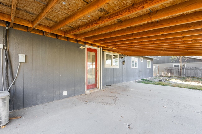 Building Photo - 1609 N Plateau Ave