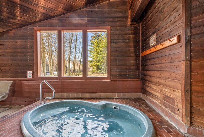 Building Photo - Winter Seasonal or Long Term Rental- Snowscape Condos #50