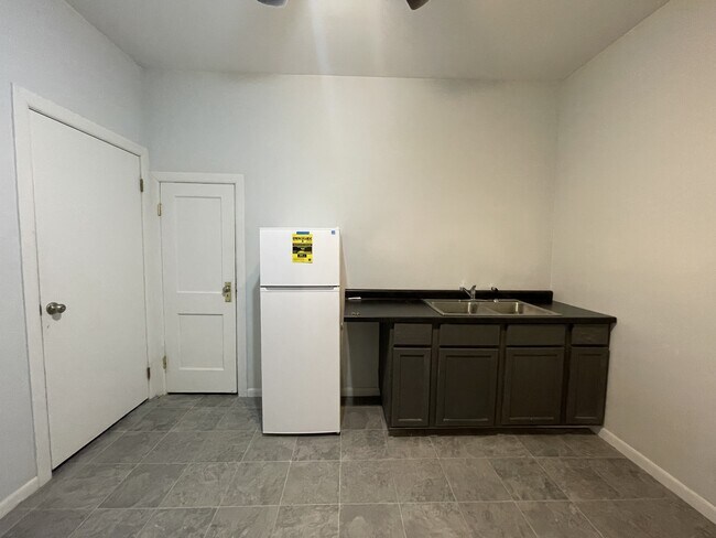 Building Photo - 516 W Calvert St