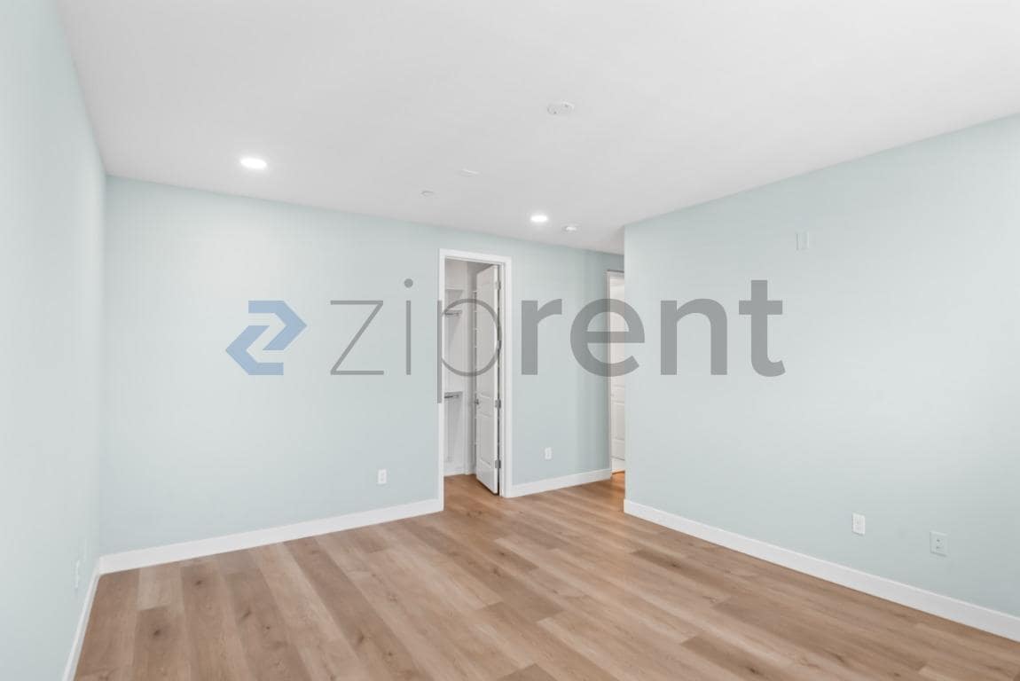 Building Photo - Unit