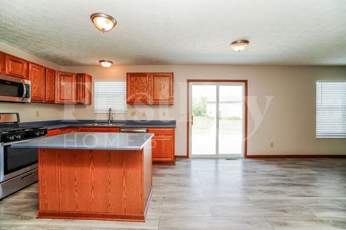 Building Photo - 1348 Wagy Square