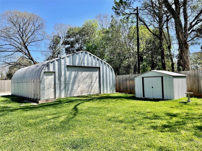 Building Photo - 2507 Lynn Dr