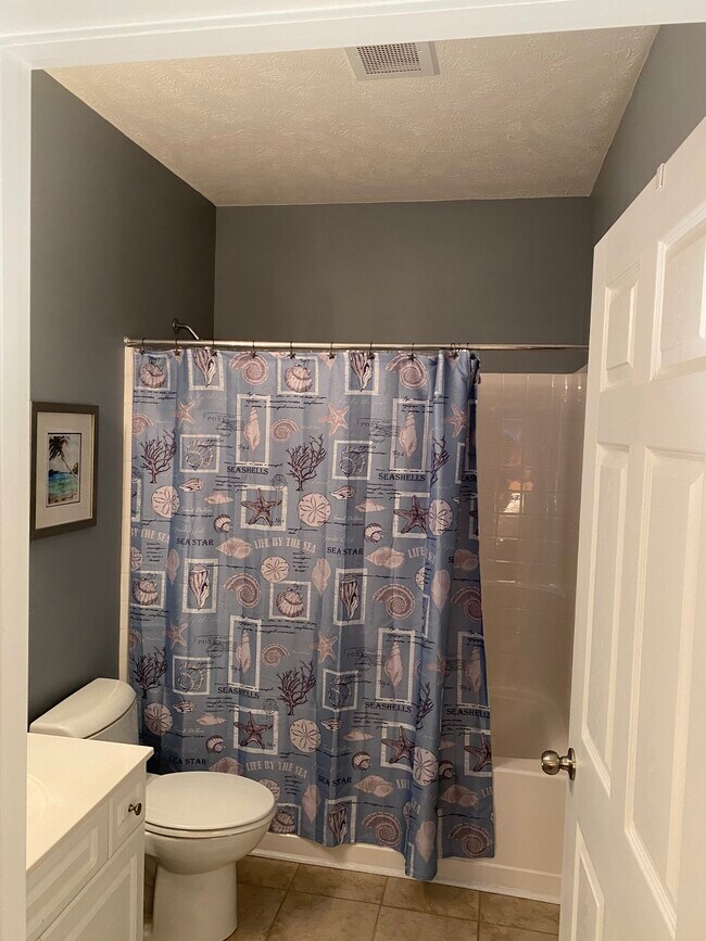 Building Photo - 601 Hillside Dr N