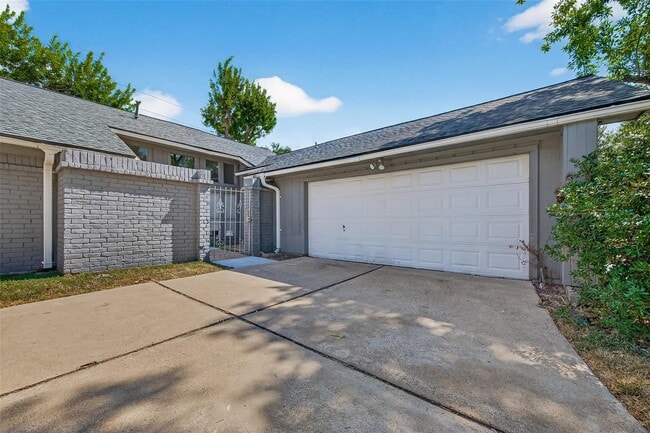 Building Photo - 5054 Pine Cliff Dr