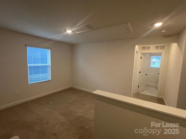 Building Photo - 1432 Wildflower St