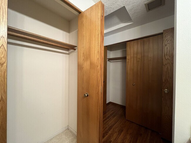 Building Photo - Charming Single-Level Home with Multiple Living Areas and Spacious Backyard Retreat
