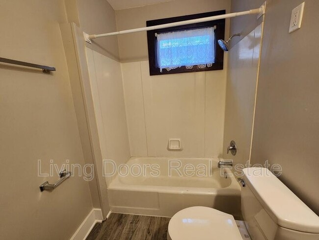 Building Photo - 348 S 38th St