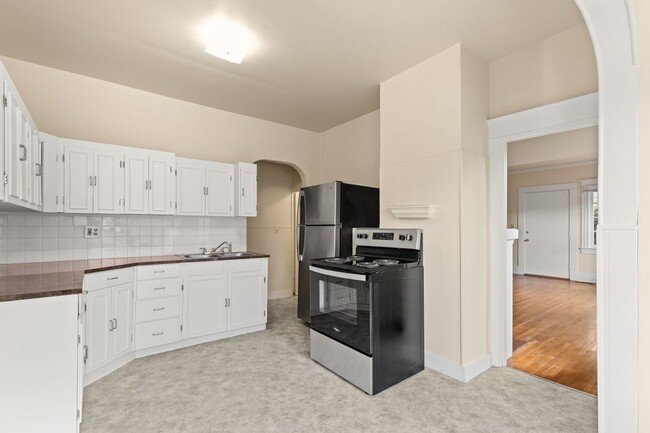 Building Photo - Bright 2 bed, 1 bath in fantastic SE locat...